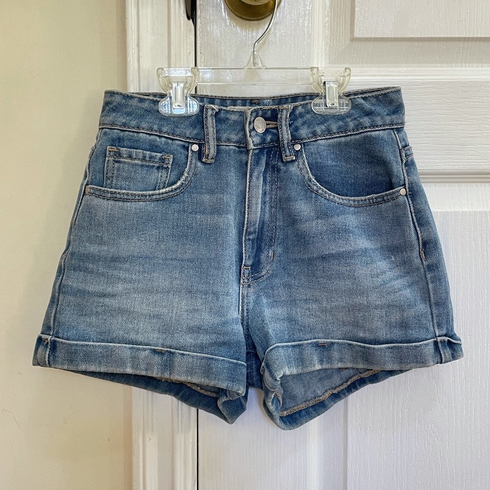 PacSun medium wash mom jean shorts